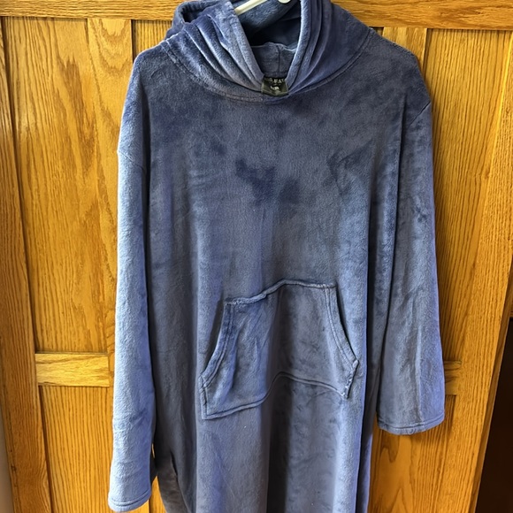 XL 32 Heat purple hooded sleep robe with front pocket- never worn - Picture 2 of 3